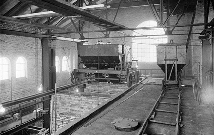 Mekaniserad produktion i Gasklockorna på 1920-talet.