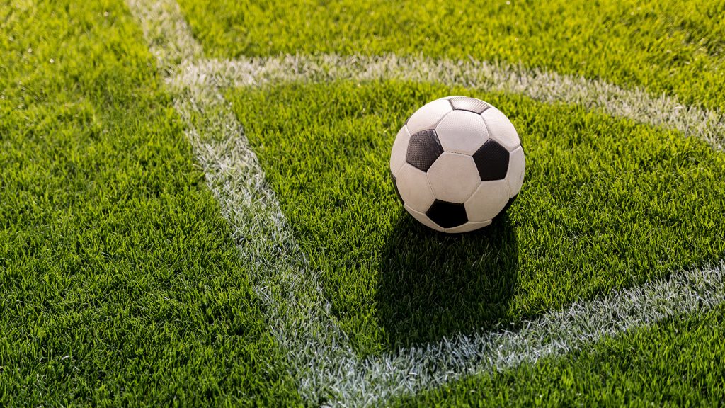 Fotboll på en fotbollsplan