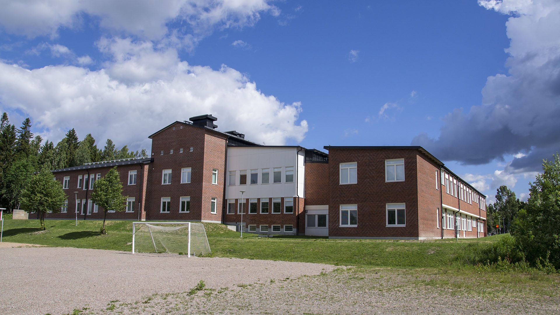 Exteriörbild på Bergby centralskola