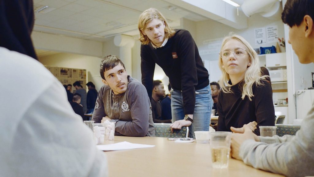Nyanlända minglar med företagare