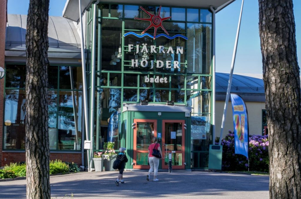 Fjärran höjderbadets entré