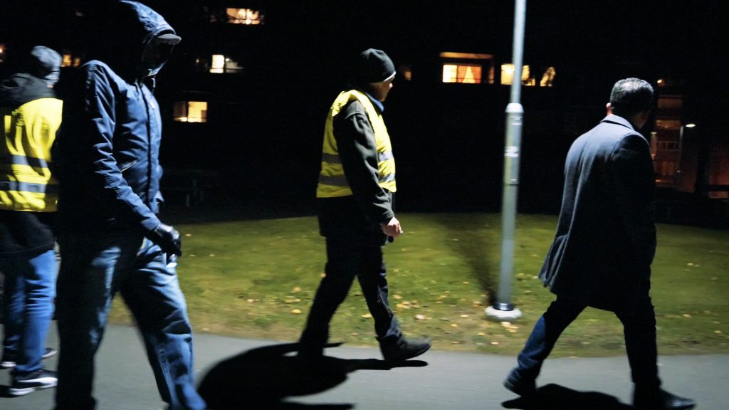 Personer ute på trygghetsvandring