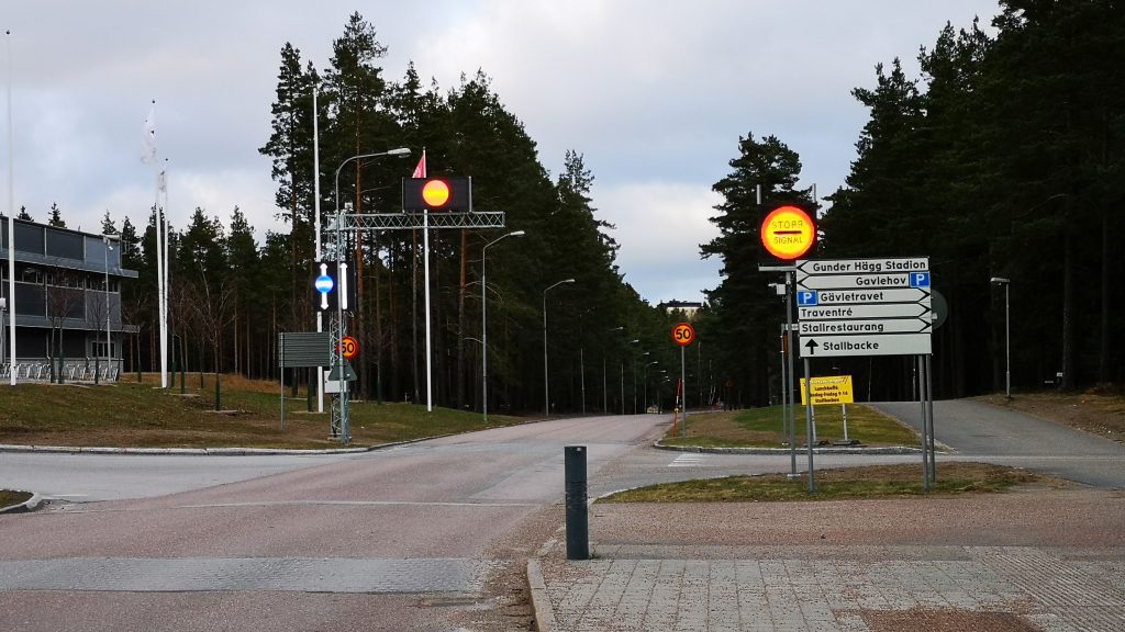Bilväg utanför Gavlehov och Gunder Häggstadion