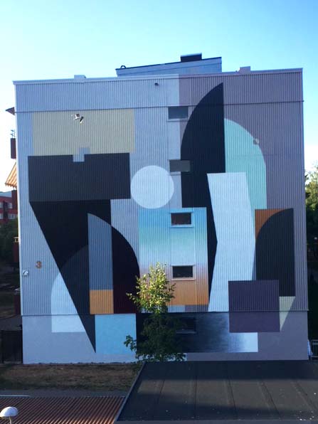 Muralmålning vid Vinddraget, föreställer geometriska former och har en dämpad färgskala.