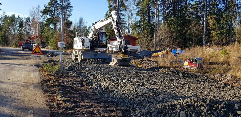 Arbete med ny gång och cykelbana i Harkskär