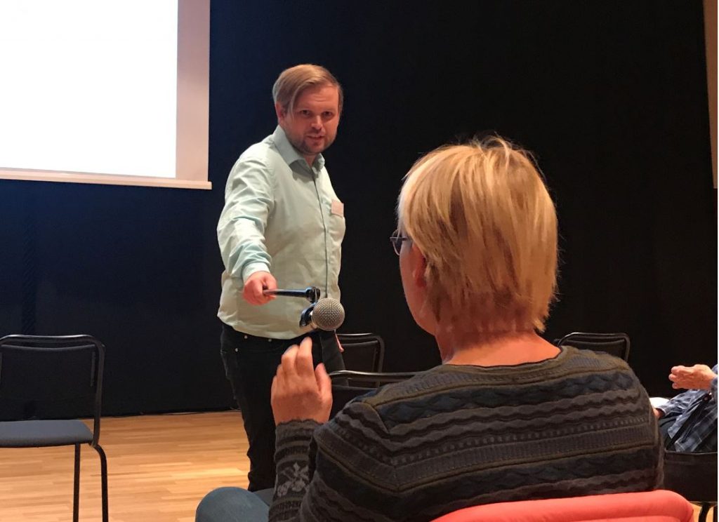 Daniel Olsson lyssnar in granskningsmöte KBC