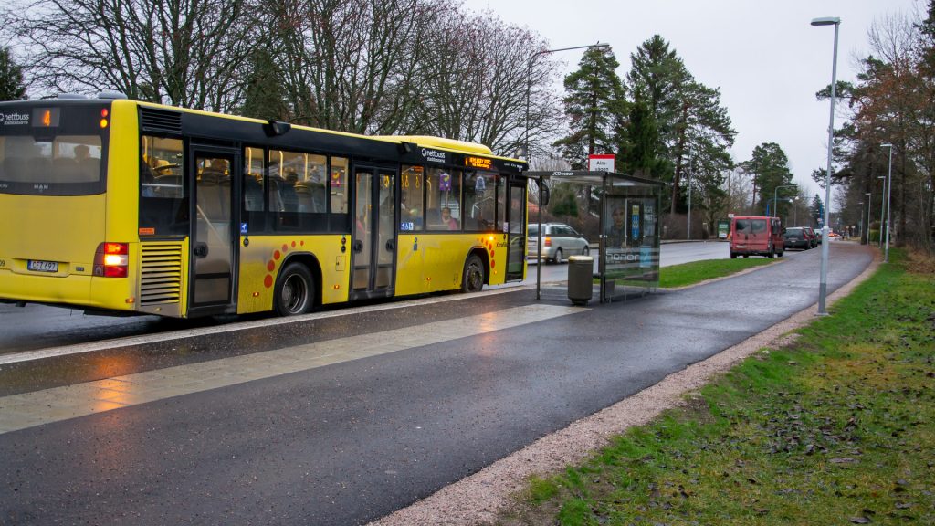 Bilden visar busslinje 4 ute i trafik