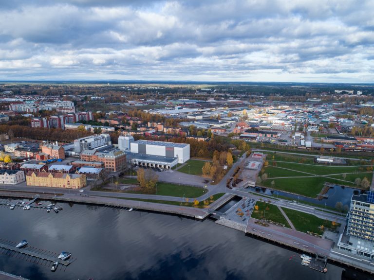 Drönarbild över Gävle strand och Näringens område.