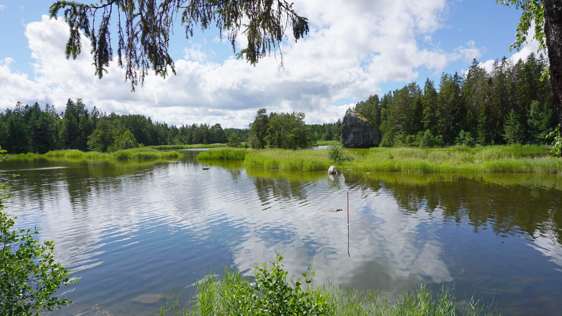 Esköns strand Sankt Olof-sten.