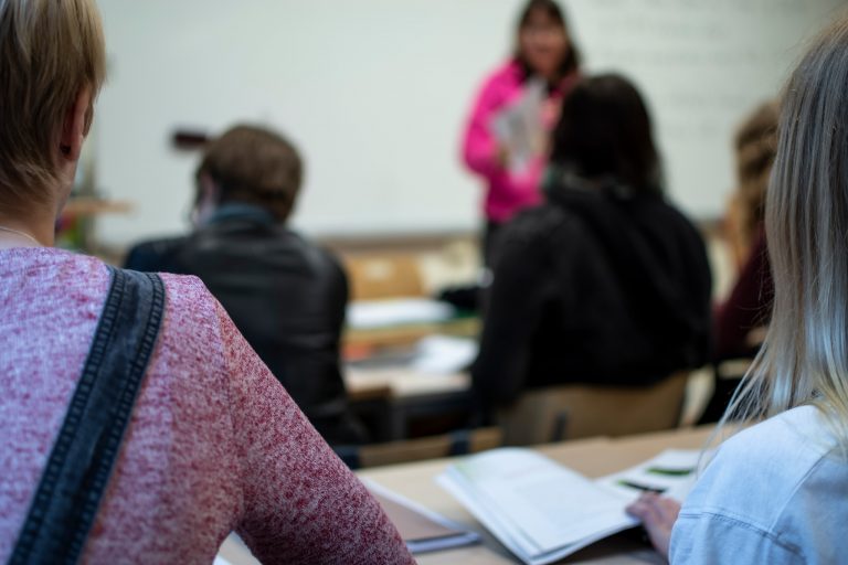 Elever på humanistiska programmet har lektion