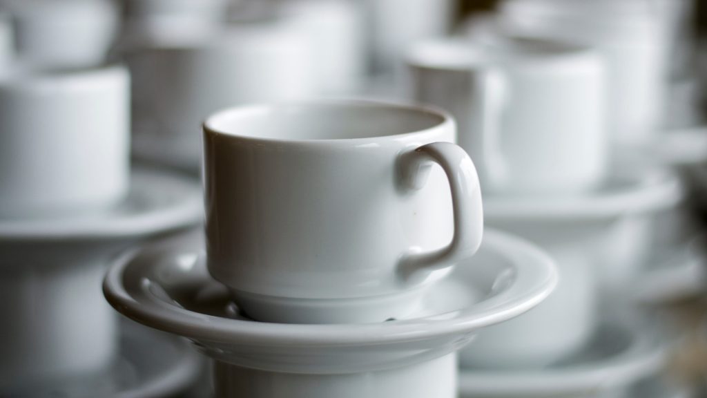 Kaffekoppar på rad.