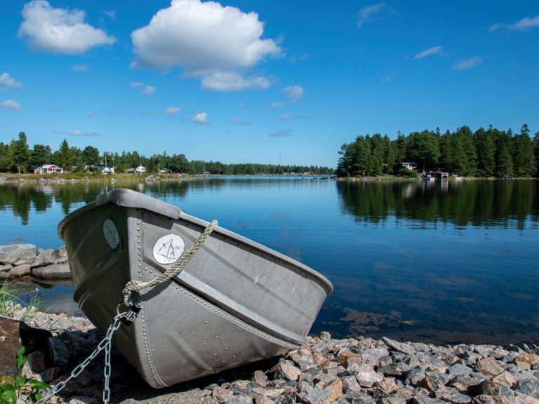 Båt i Saltharsfjärden.