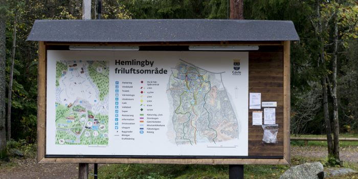 Infoskylt över Hemlingby friluftsområde.