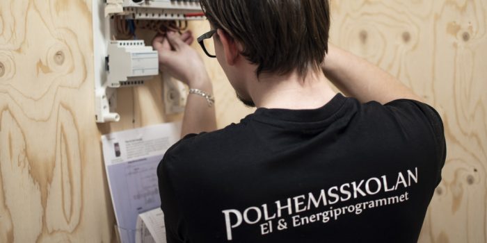 Polhemselev utför elinstallation