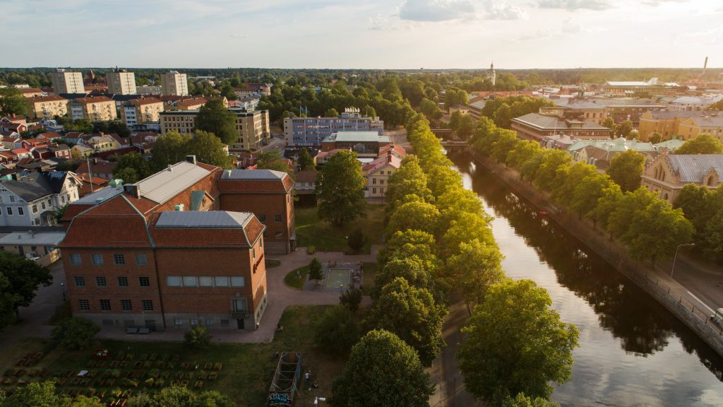 Drönarbild över Länsmuseet och Gavleån