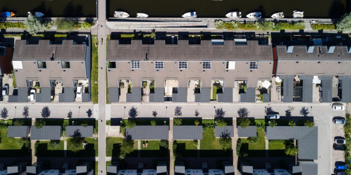 Drönarbild över gävlestrands bostadsområde