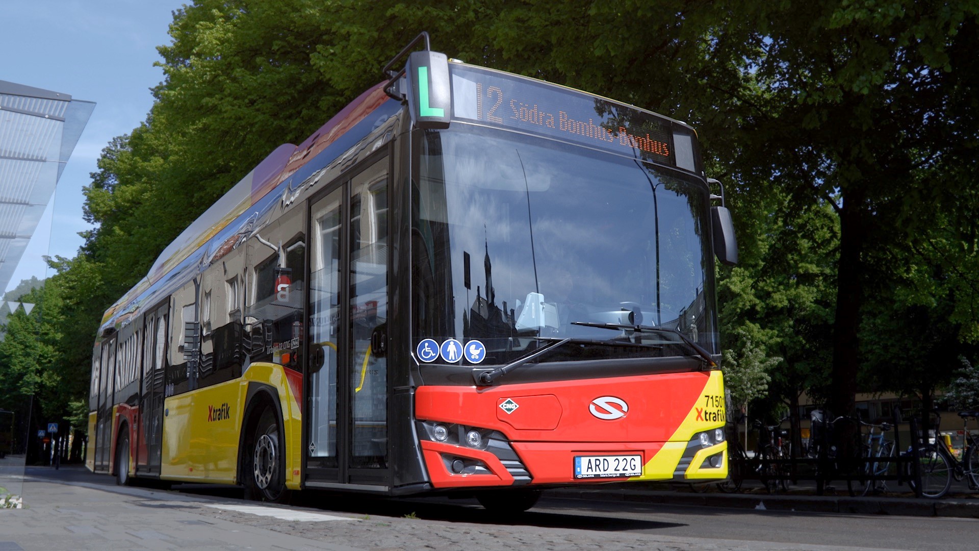 Buss i stadsmiljö