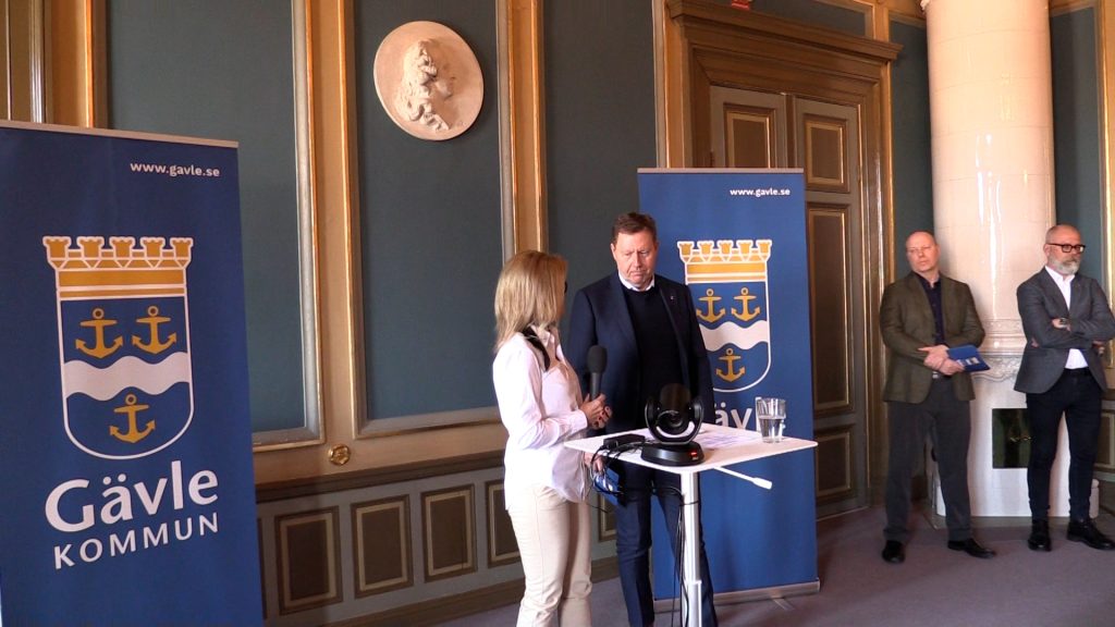 Kommunstyrelsens ordförande Åsa Viklund Lång (S), Kommundirektör Göran Arnell med flera från presskonverensen 11 mars.