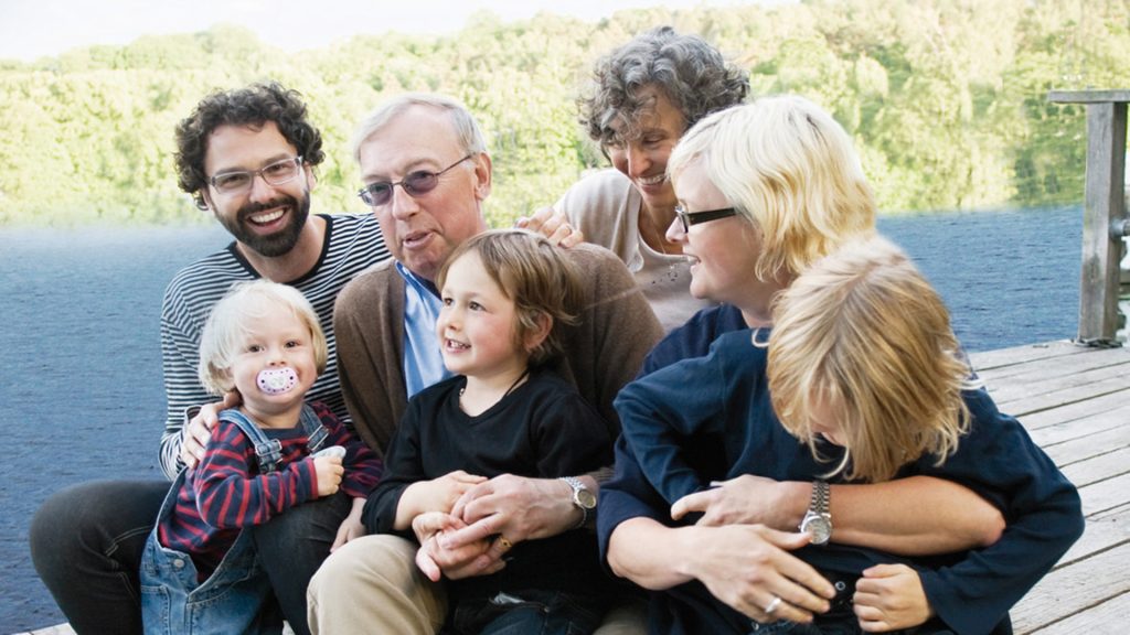 stor familj samlad