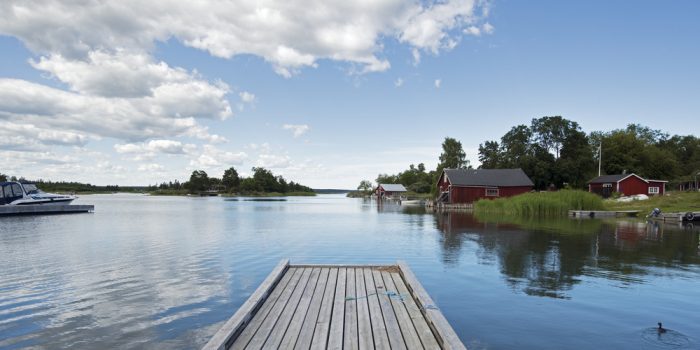 Brygga vid havet på Limön