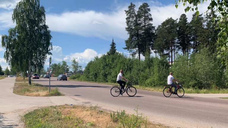 Bilden visar svängen nedanför ICA Maxi där åtgärd 3 planeras att genomföras