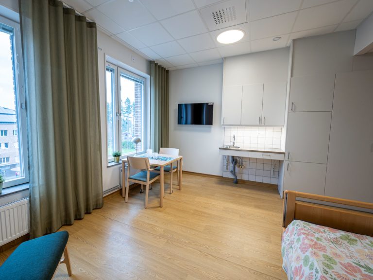 Vy på köket i egen lägenhet på Hemlingborgs vård- och omsorgsboende.