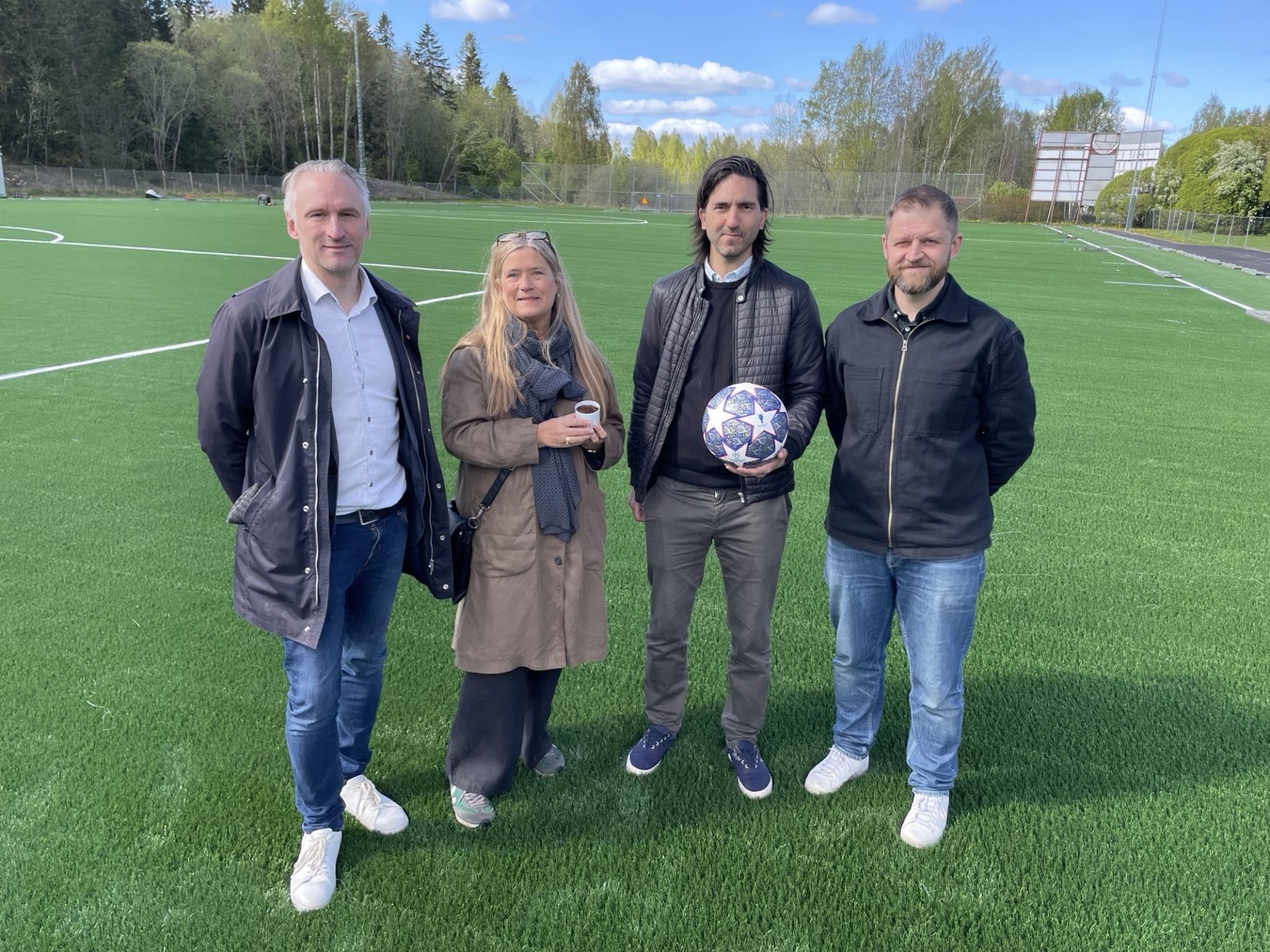 Pressträff Måsbergets IP Jörgen Edsvik (S), kommunalråd, Helene Börjesson (MP), ordförande kultur- och fritidsnämnden, Ervin Yilmaz Brynäs IF Fotboll,  Niklas Gunnerstam, fritidssamordnare 