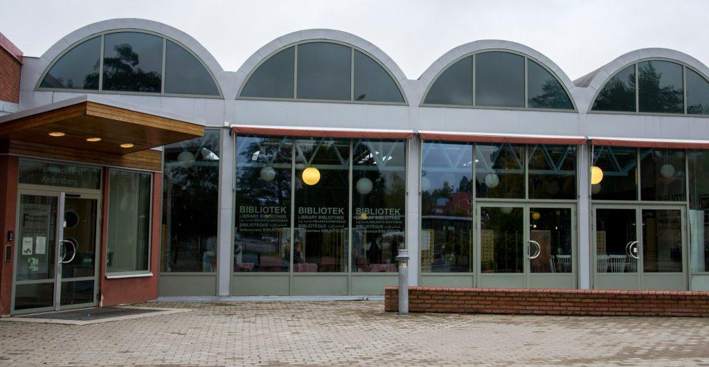 Entre till Andersbergs bibliotek.