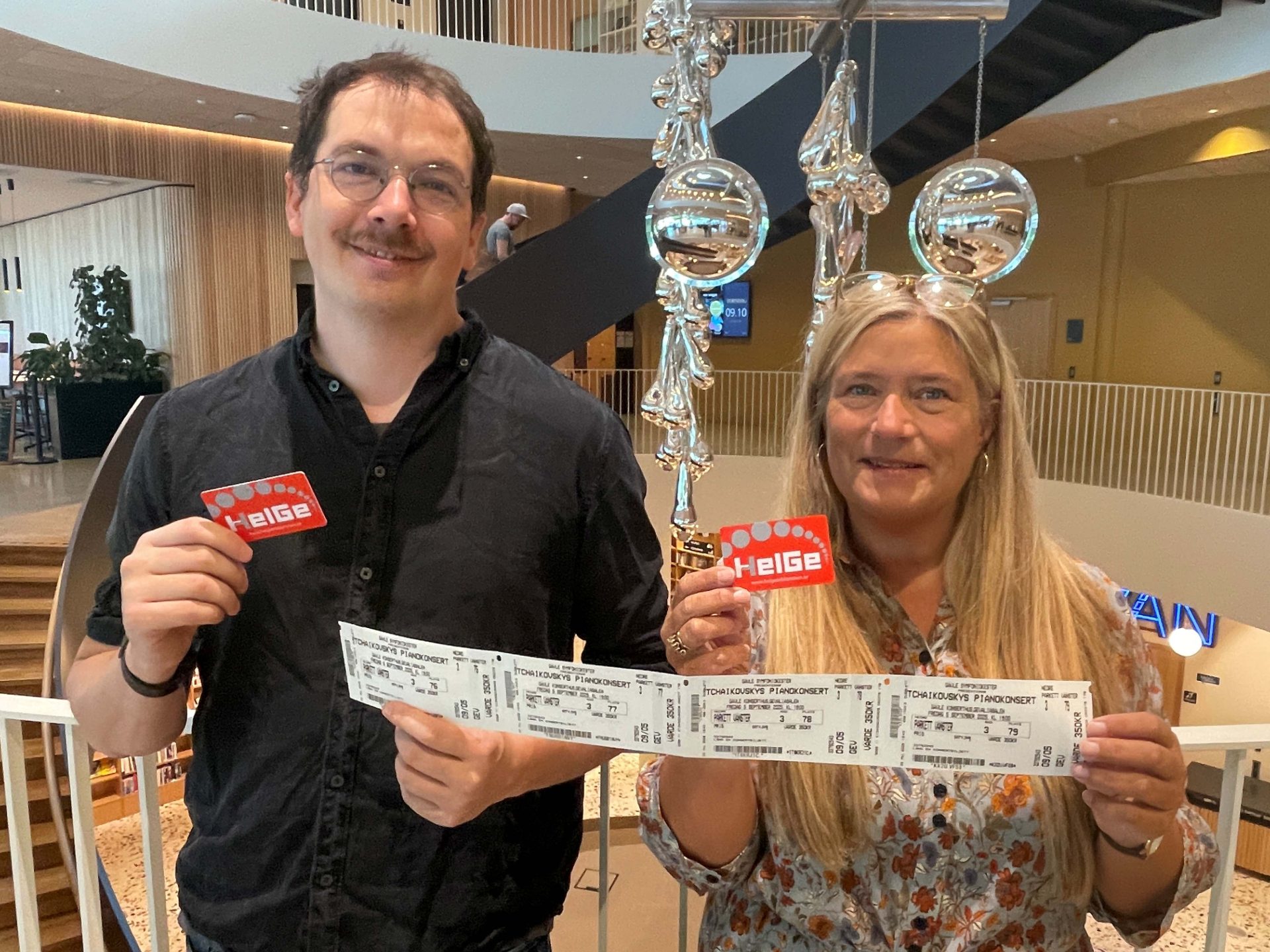   Jakob Hedbom, enhetschef Gävle bibliotek och Helene Börjesson (MP), ordförande i kultur- och fritidsnämnden, Gävle kommun.