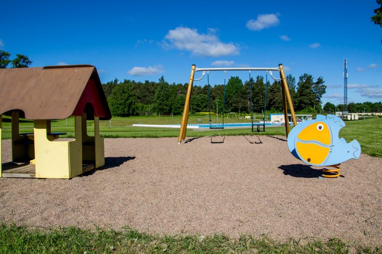 Lekplats med gungor