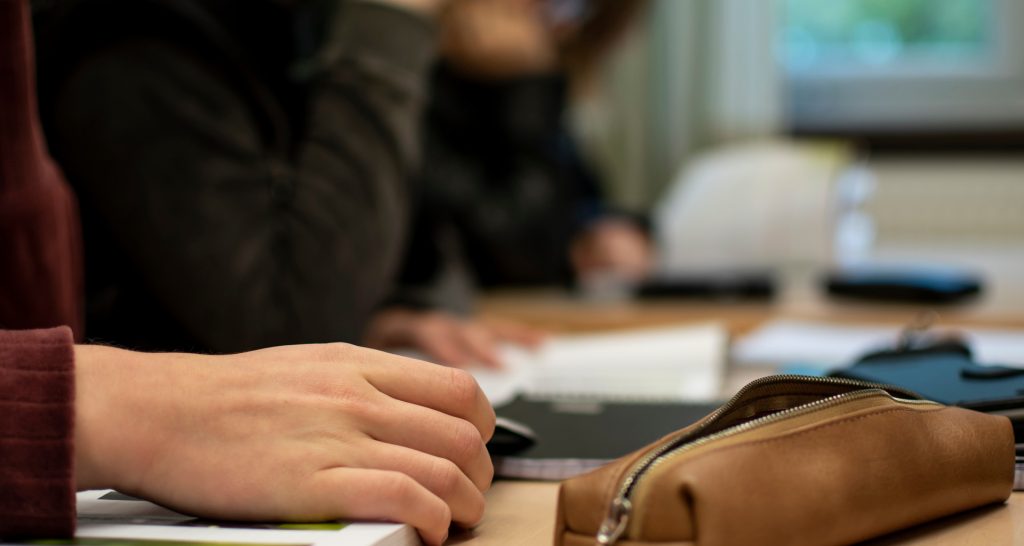 Elever på en humaniora-lektion