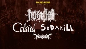 Fyra bandloggor över en röd bild