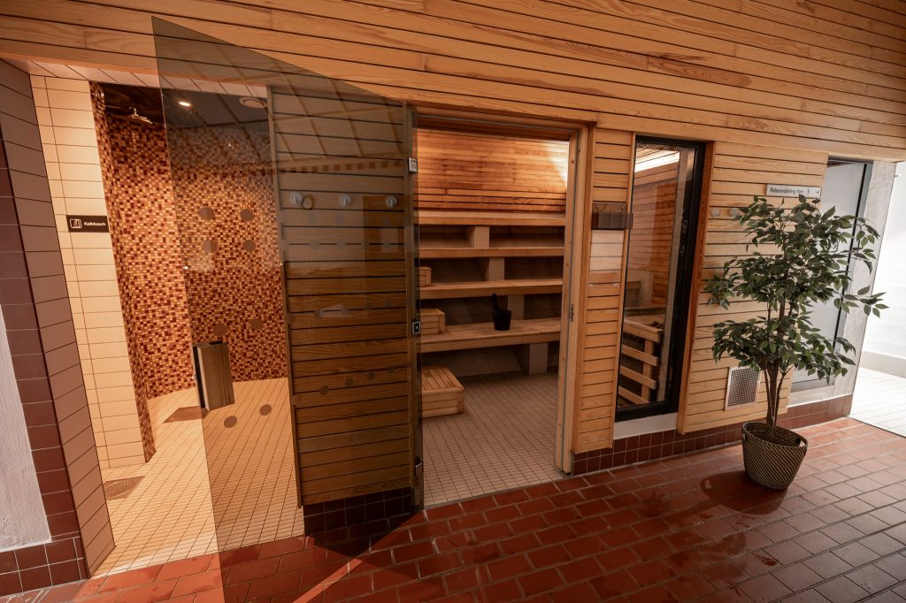 Bastu och dusch inne på relaxavdelning