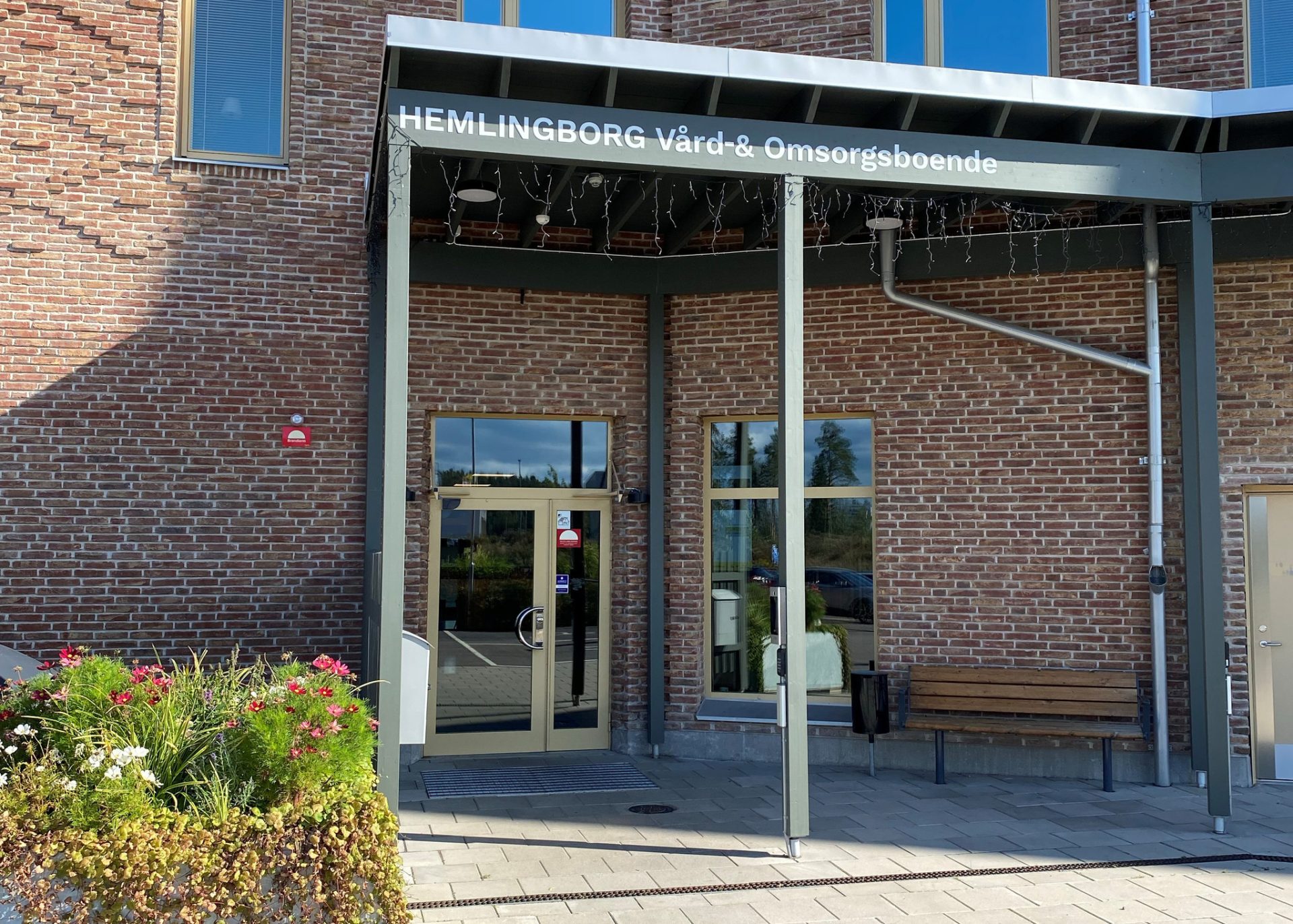 Entrén till Hemlingborgs vård- och omsorgsboende.