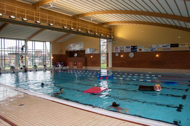 simhall med stor pool