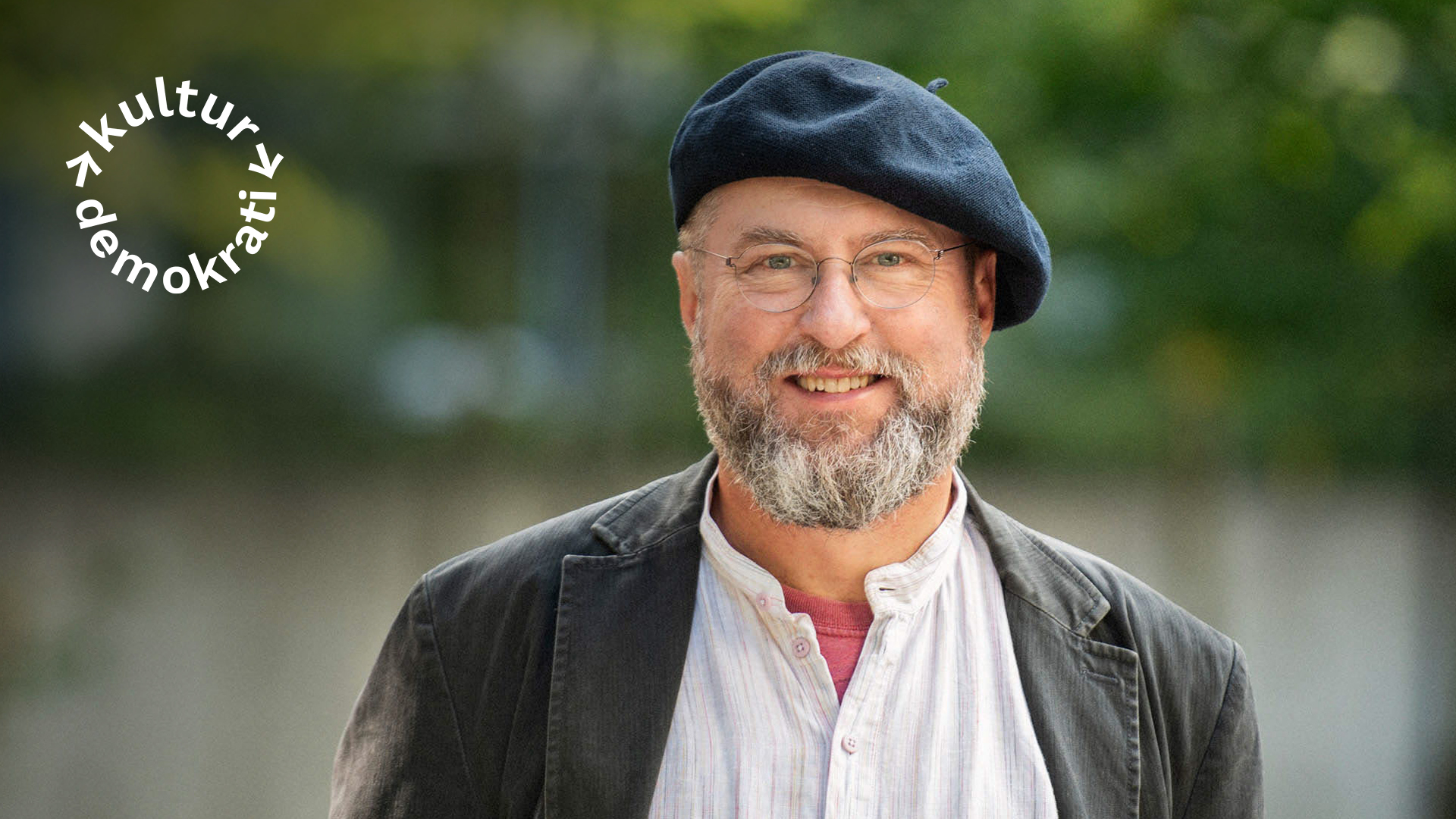 Ett porträtt på en man med basker