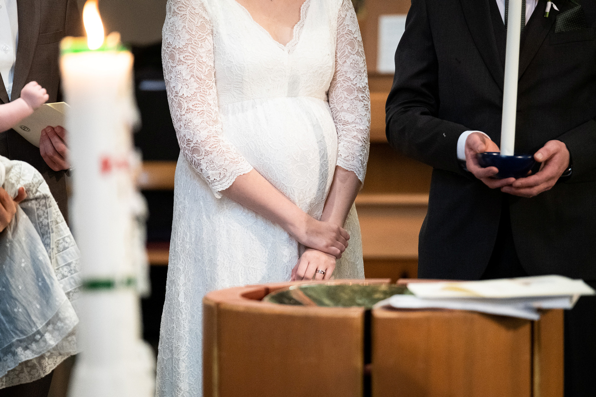 Från kyrkan vid dop och vigsel.