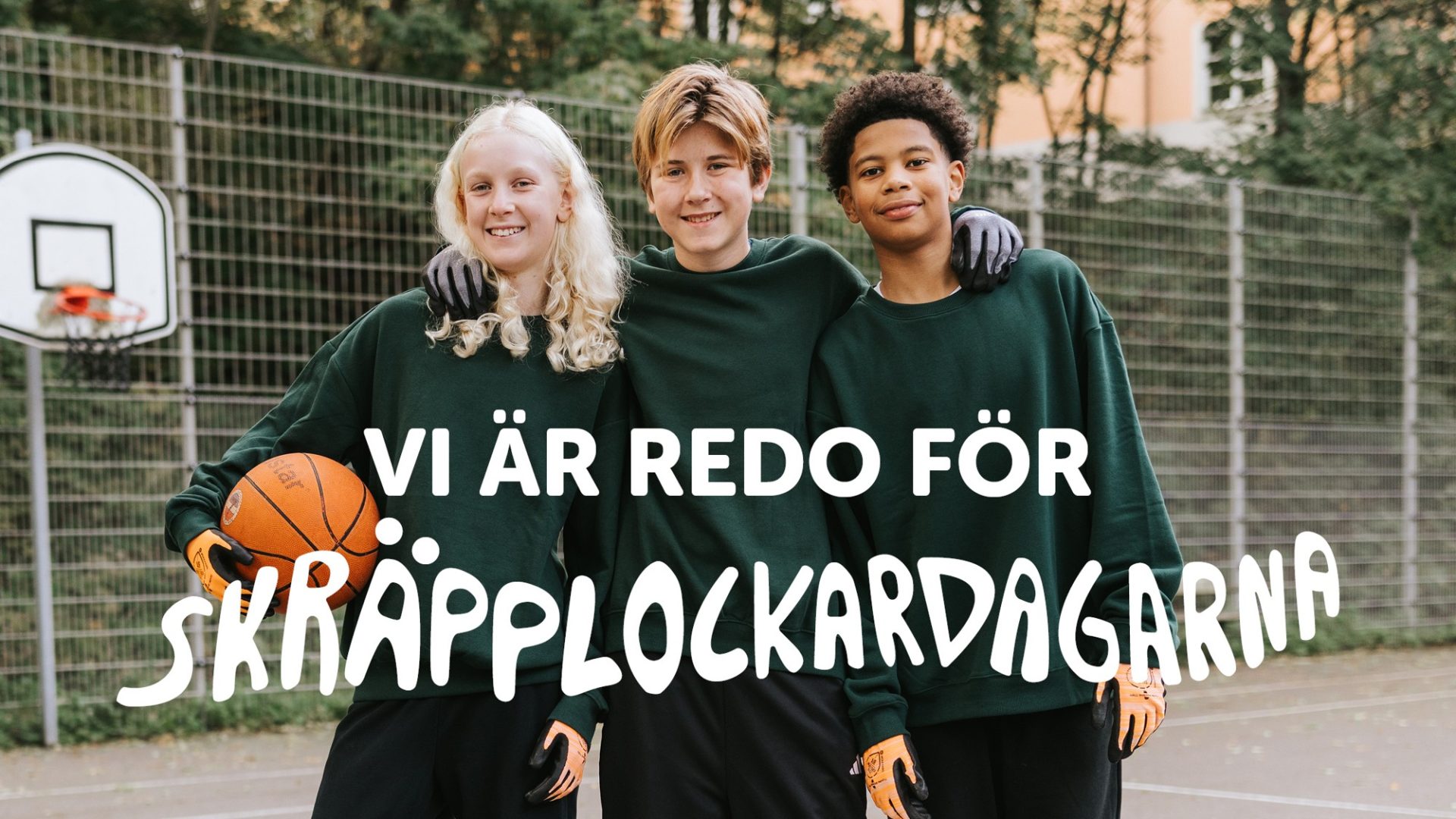 Ungdomar som är redo att plocka skräp