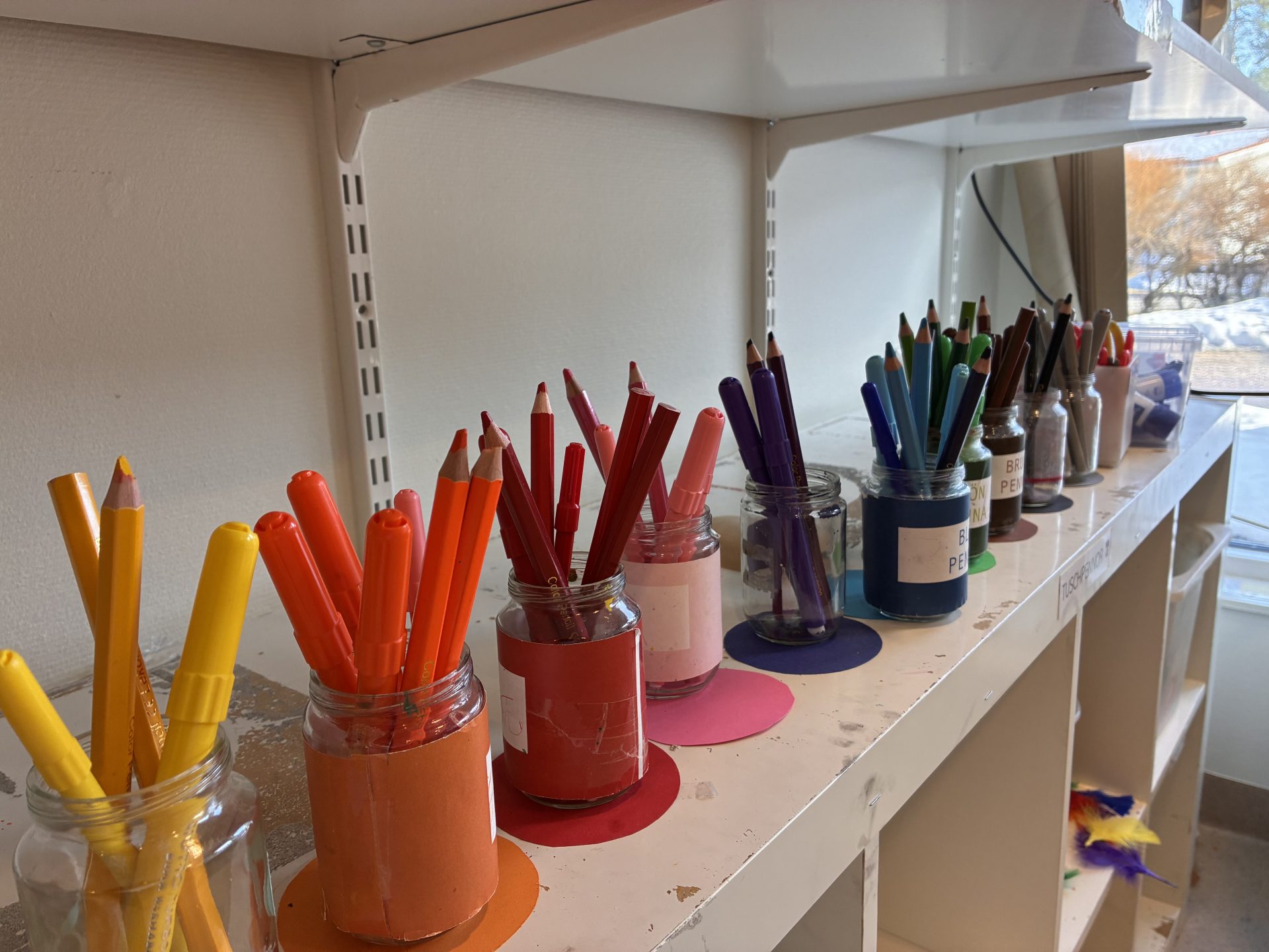 Färgpennor i ateljen på Lindbacka förskola