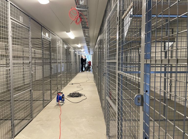 Nya förråd för fotbollslagen