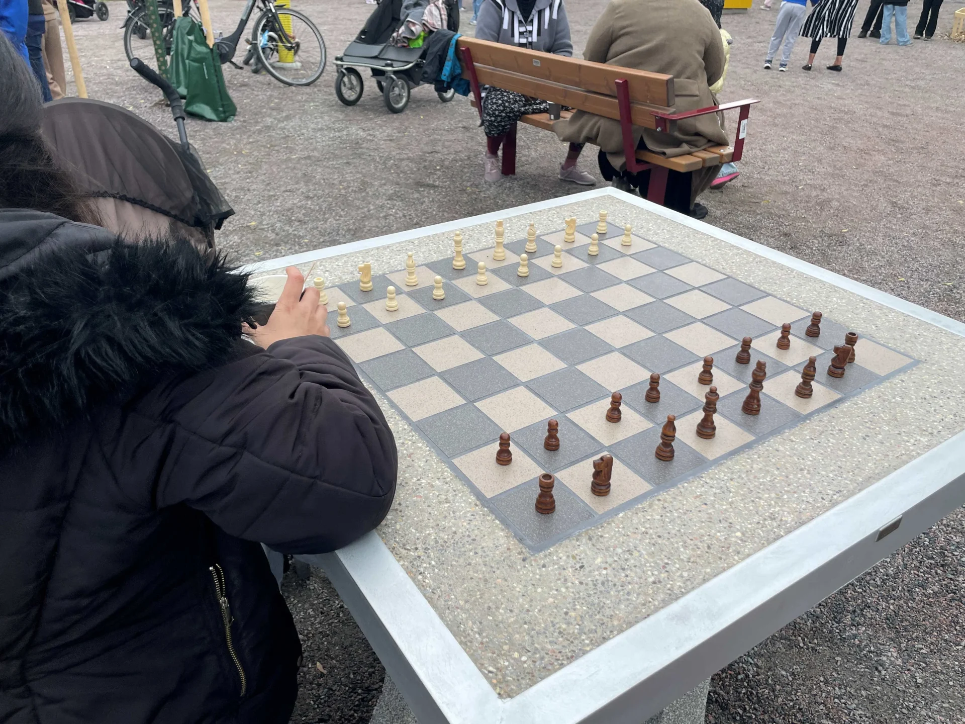 Schackbräde i lekpark.