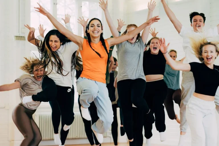 Elever dansar på Dans för hälsa.